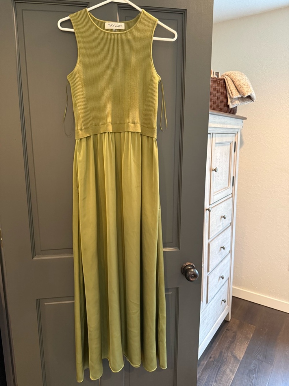 Taylor Olive Green Sleeveless Maxi Dress